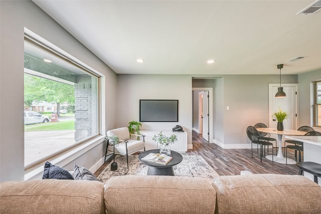 2609 Inadale Avenue, Dallas, TX 75228