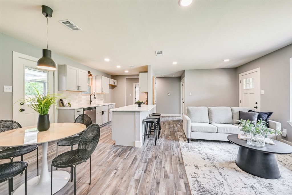 2609 Inadale Avenue, Dallas, TX 75228