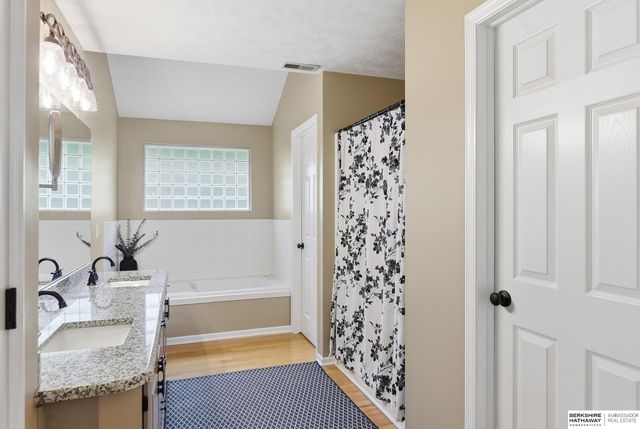 5019 N 135th Street, Omaha, NE 68164