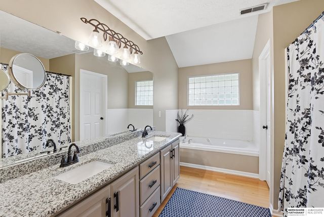 5019 N 135th Street, Omaha, NE 68164