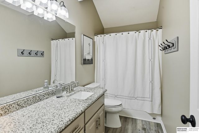 5019 N 135th Street, Omaha, NE 68164