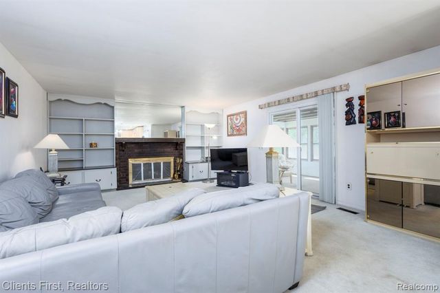 22999 Valley View Drive, Southfield, MI 48033