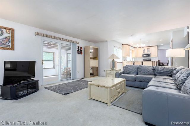 22999 Valley View Drive, Southfield, MI 48033