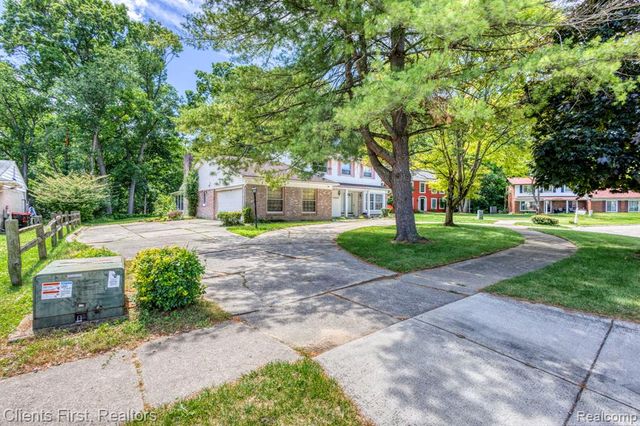 22999 Valley View Drive, Southfield, MI 48033