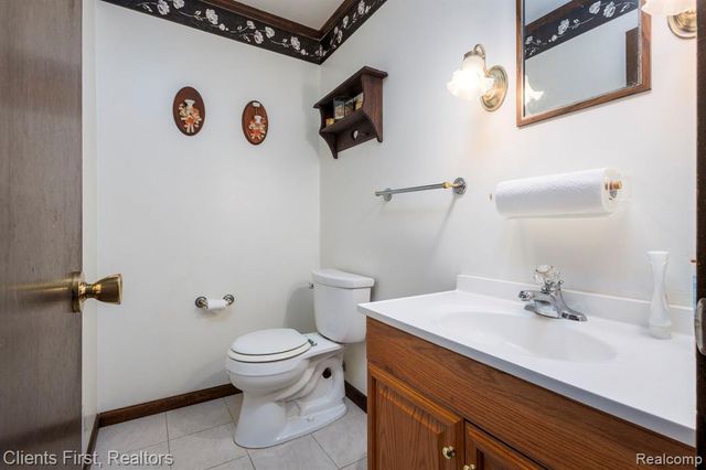 22999 Valley View Drive, Southfield, MI 48033