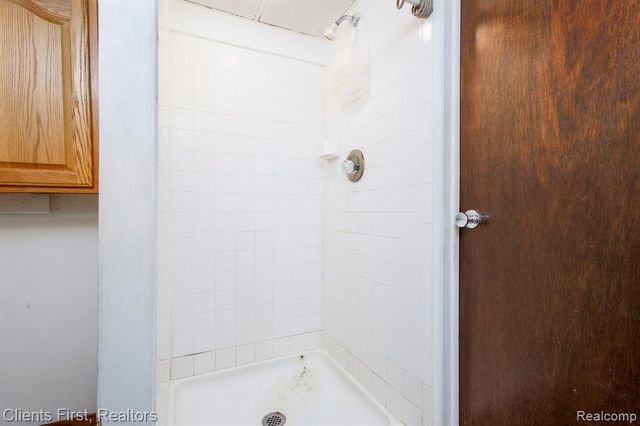 22999 Valley View Drive, Southfield, MI 48033