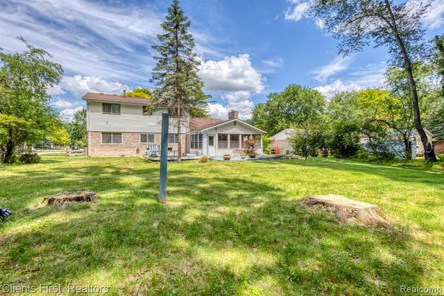 22999 Valley View Drive, Southfield, MI 48033