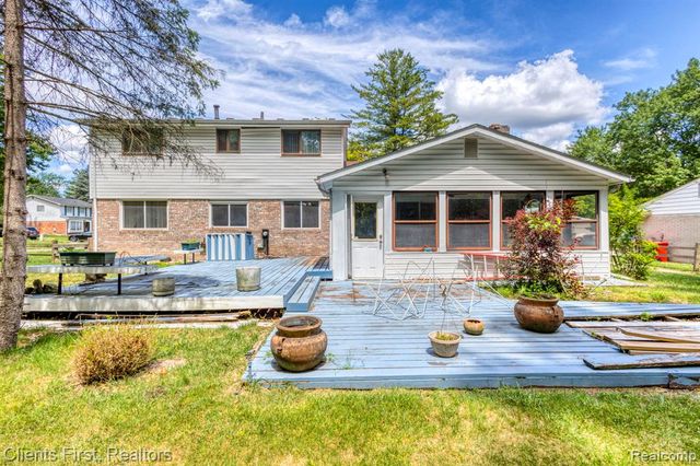 22999 Valley View Drive, Southfield, MI 48033
