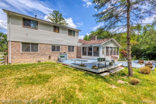 22999 Valley View Drive, Southfield, MI 48033