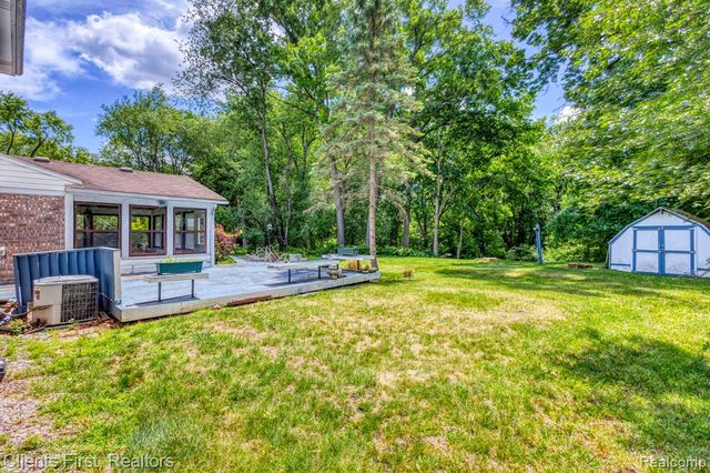22999 Valley View Drive, Southfield, MI 48033