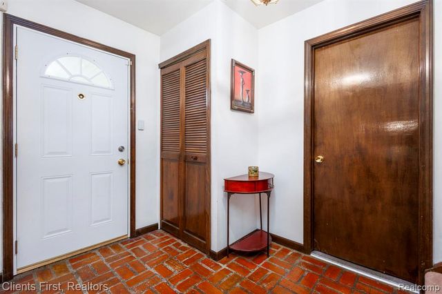 22999 Valley View Drive, Southfield, MI 48033