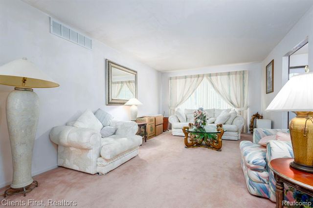 22999 Valley View Drive, Southfield, MI 48033