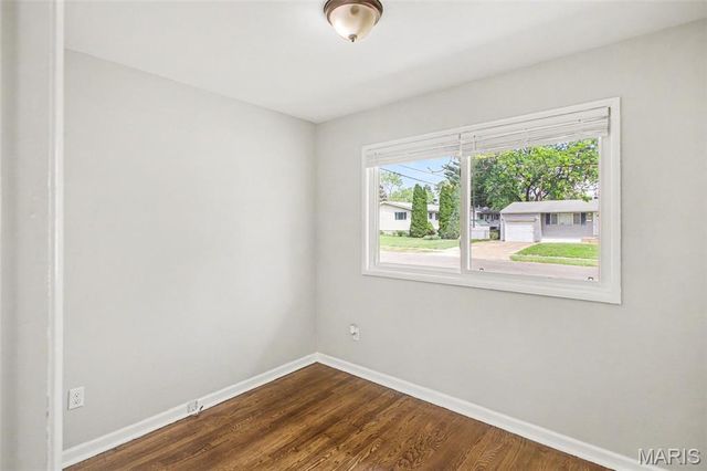 1180 Kostka Lane, Florissant, MO 63031