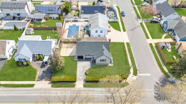 207 August Road, North Babylon, NY 11703