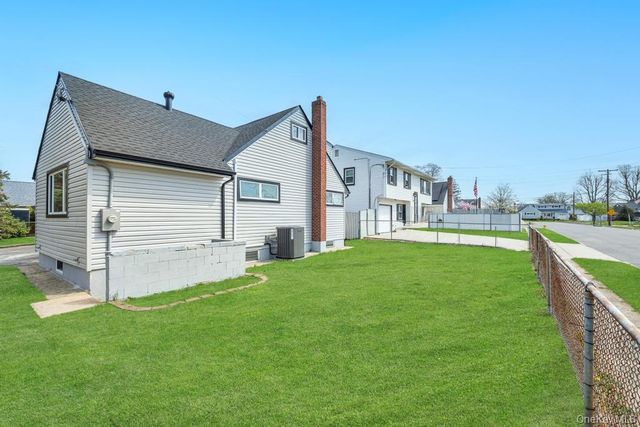 207 August Road, North Babylon, NY 11703