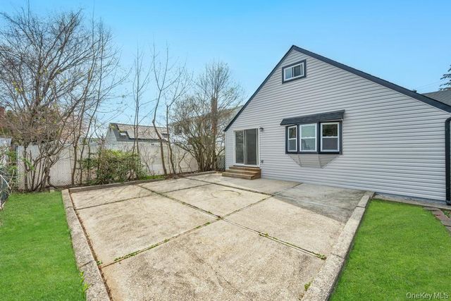 207 August Road, North Babylon, NY 11703