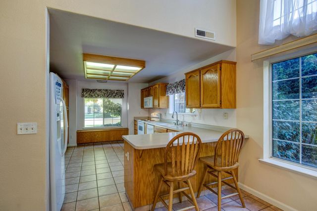 304 Manor Dr, Ione, CA 95640