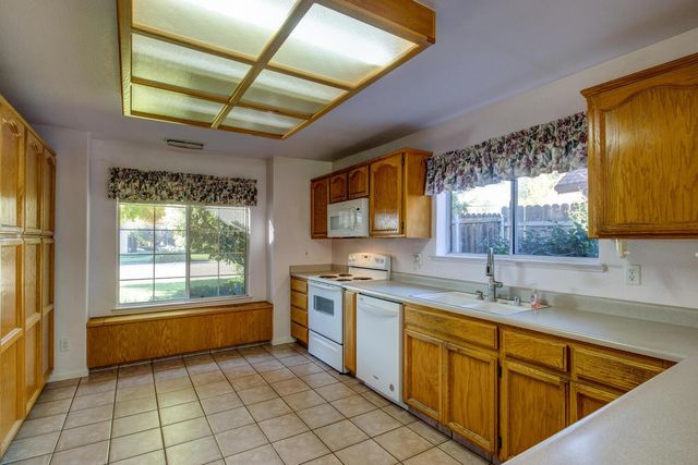 304 Manor Dr, Ione, CA 95640
