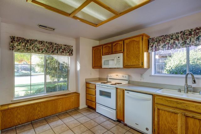 304 Manor Dr, Ione, CA 95640