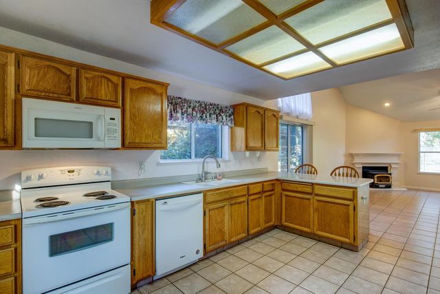 304 Manor Dr, Ione, CA 95640