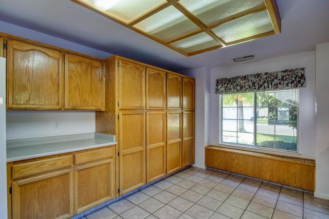 304 Manor Dr, Ione, CA 95640