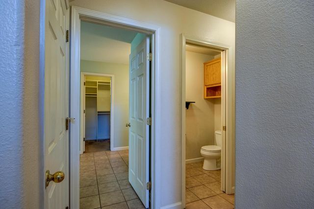 304 Manor Dr, Ione, CA 95640