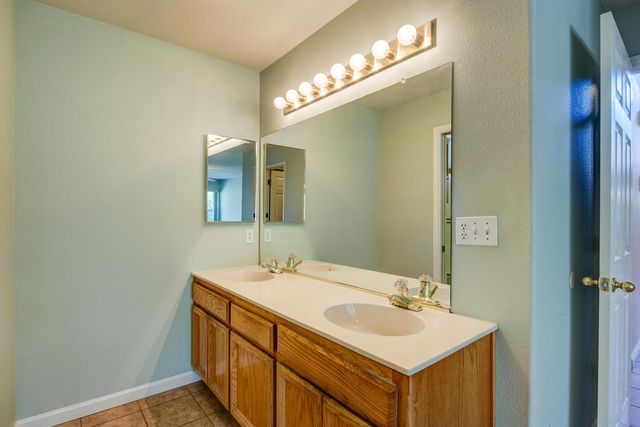 304 Manor Dr, Ione, CA 95640