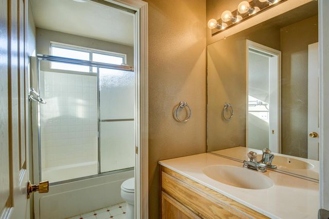 304 Manor Dr, Ione, CA 95640