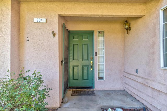 304 Manor Dr, Ione, CA 95640