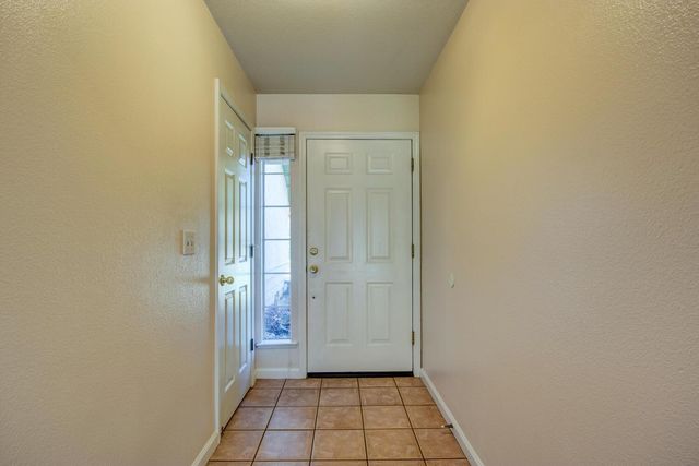 304 Manor Dr, Ione, CA 95640