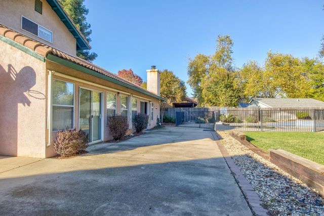 304 Manor Dr, Ione, CA 95640