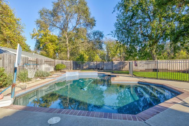 304 Manor Dr, Ione, CA 95640