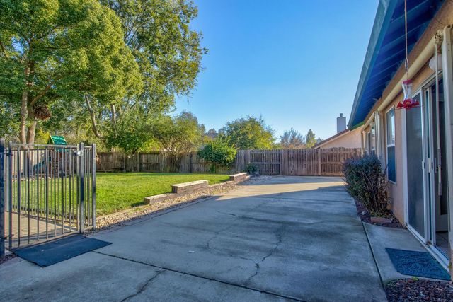 304 Manor Dr, Ione, CA 95640