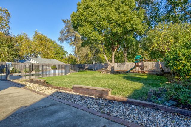 304 Manor Dr, Ione, CA 95640