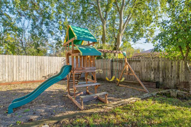 304 Manor Dr, Ione, CA 95640