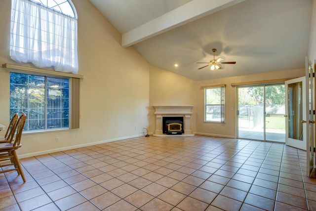 304 Manor Dr, Ione, CA 95640