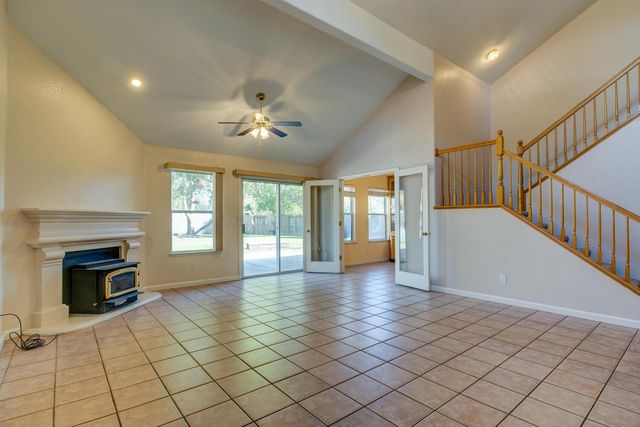 304 Manor Dr, Ione, CA 95640