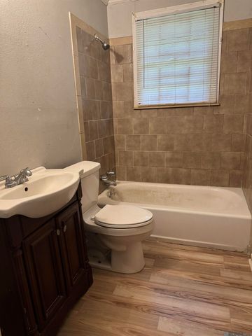 3923 Shelley St, Baton Rouge, LA 70805