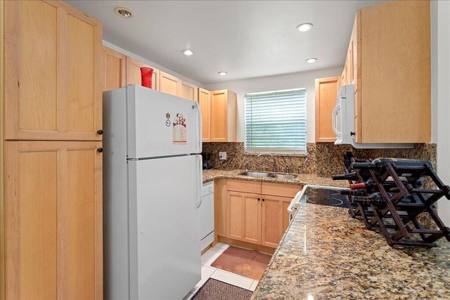 1124 NW 13th Street 120a, Boca Raton, FL 33486