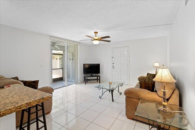 1124 NW 13th Street 120a, Boca Raton, FL 33486