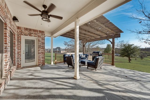 111 Whispering Winds Drive, Gunter, TX 75058