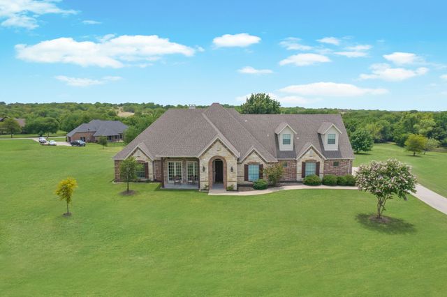 111 Whispering Winds Drive, Gunter, TX 75058