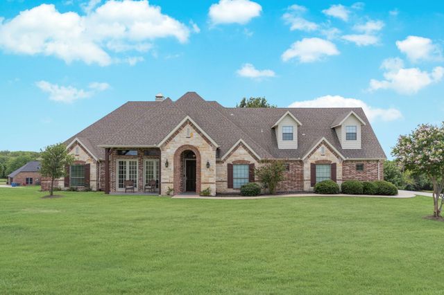 111 Whispering Winds Drive, Gunter, TX 75058