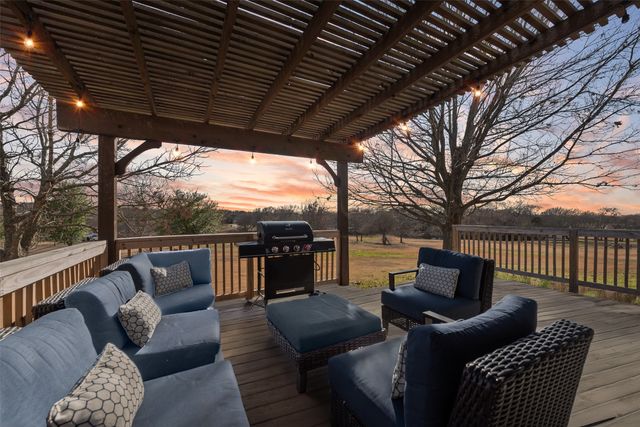 111 Whispering Winds Drive, Gunter, TX 75058