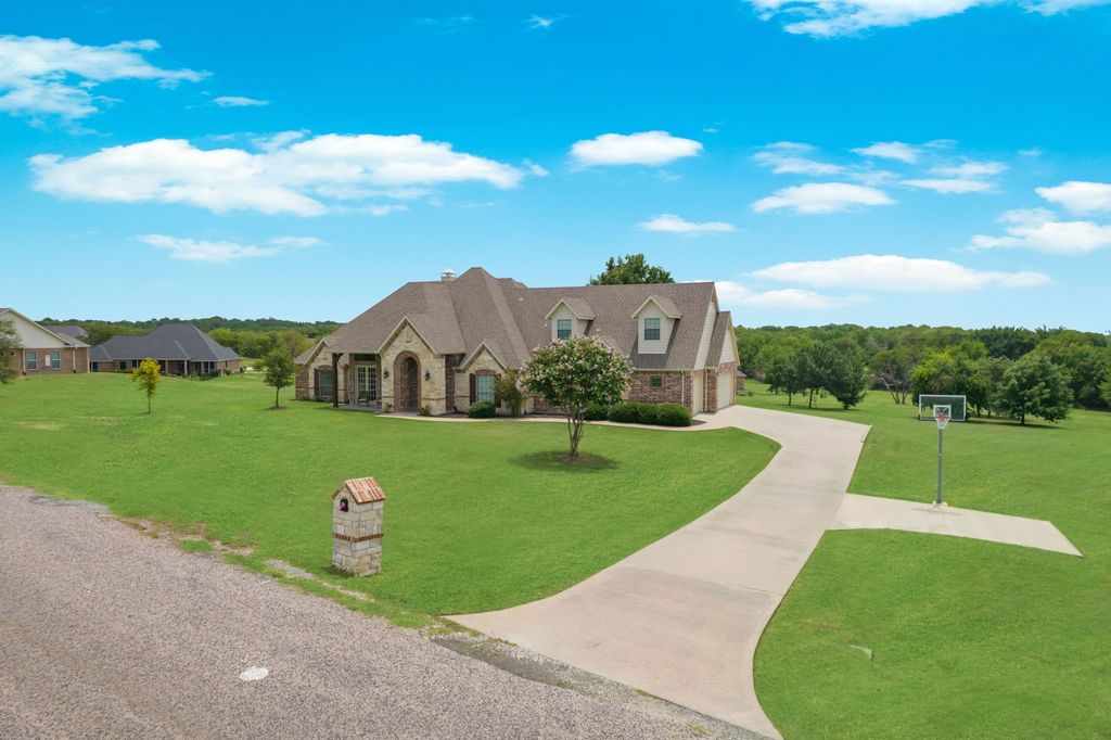 111 Whispering Winds Drive, Gunter, TX 75058
