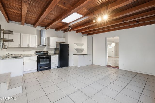 3224 N STANTON Street, El Paso, TX 79902