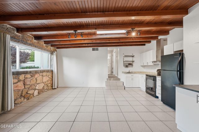 3224 N STANTON Street, El Paso, TX 79902
