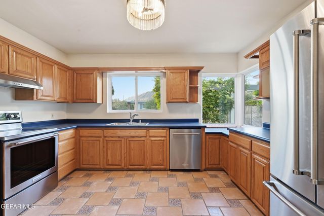 3224 N STANTON Street, El Paso, TX 79902
