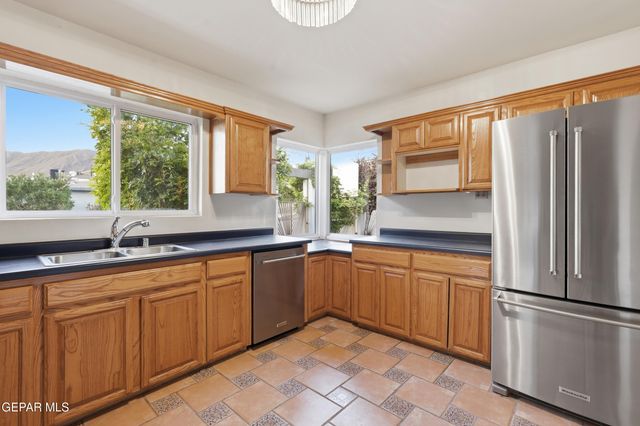 3224 N STANTON Street, El Paso, TX 79902
