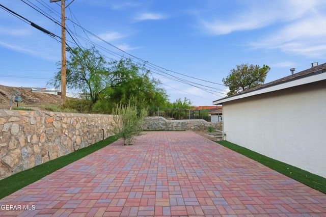 3224 N STANTON Street, El Paso, TX 79902